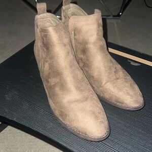 Brown suede ankle boots 🤎